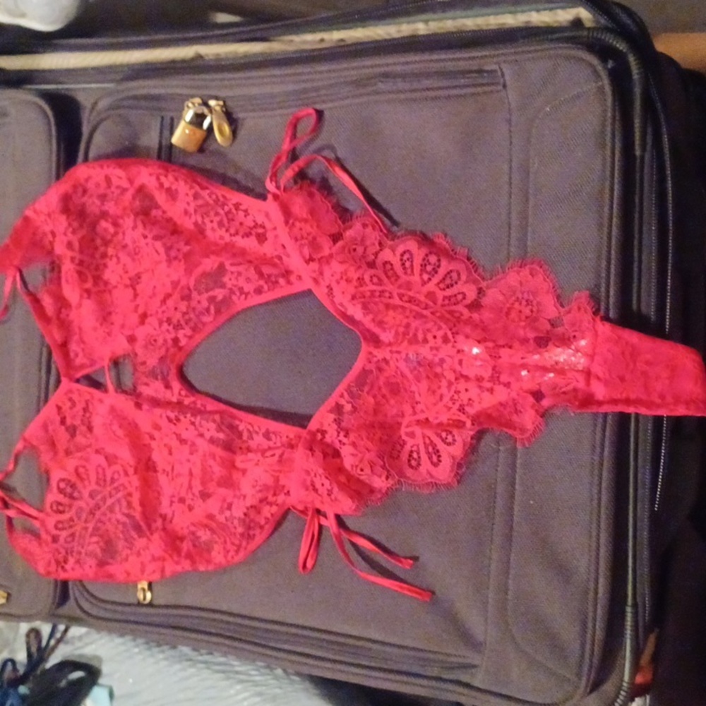 Adore me medium bodysuit bright rose